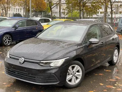 Gebraucht VW Golf VII Life 150 PS (110 kW) 2020 Deep black perleffekt Limousine
