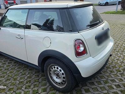 Begagnad Mini ONE 75 HK (55 kW) 2011 Vit Halvkombi
