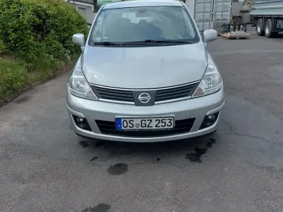 Gebraucht Nissan Tiida 126 PS (92 kW) 2010 Silber Limousine