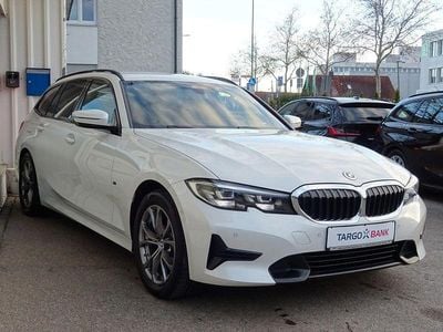 Weiß Gebraucht 2022 BMW 320 Sport Line Kombi | 25.400 € (Guter Preis)