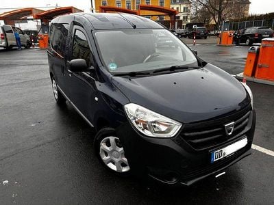 Blau Gebraucht 2015 Dacia Dokker Essentiel Van / Kleinbus | 4.800 € (Superpreis)