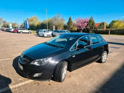 Gebraucht Opel Astra 116 PS (85 kW) 2010 Schwarz Kleinwagen