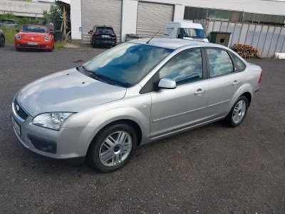 Gebraucht Ford Focus Ambiente 101 PS (74 kW) 2005 Silber Limousine