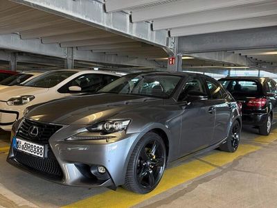 Lexus IS300h
