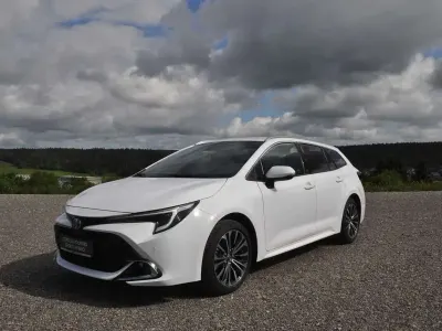 Neu Toyota Corolla 196 PS (144 kW) 2025 Weiß Kombi