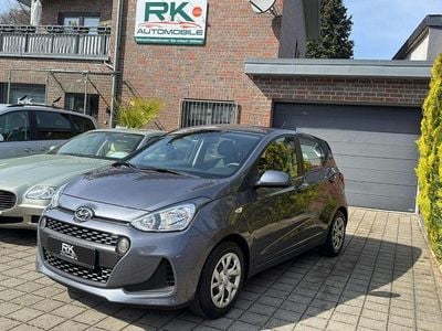 Gebraucht Hyundai i10 Trend 67 PS (49 kW) 2019 Star dust / met Kleinwagen