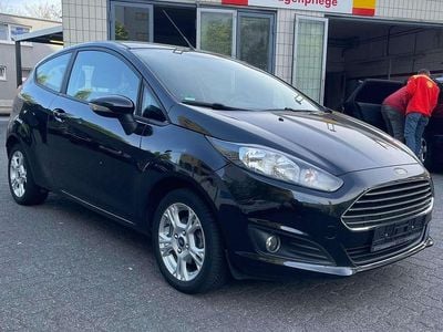Usata Ford Fiesta Trend 101 CV (74 kW) 2015 Nero Utilitaria