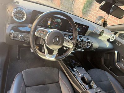 Second-hand Mercedes CLA250e 218 CP (160 kW) 2021 Negru Berlinǎ