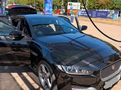 Gebraucht Jaguar XE R-Sport 179 PS (131 kW) 2017 Schwarz Limousine