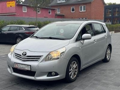 Gebraucht Toyota Verso Edition 132 PS (97 kW) 2011 Silber Van / Kleinbus