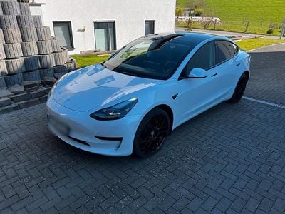 Weiß Gebraucht 2023 Tesla Model 3 Standard Range Limousine | 25.999 € (Guter Preis)