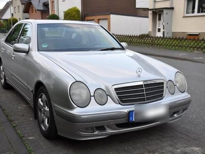 Mercedes E320
