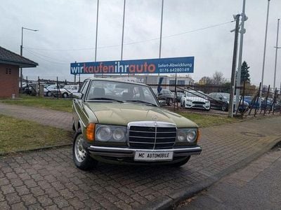 Gebraucht Mercedes 200 60 PS (44 kW) 1979 Grün Limousine