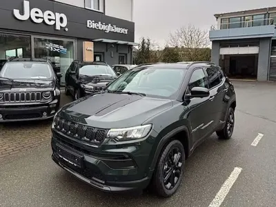 Neu Jeep Compass North 131 PS (96 kW) 2025 Grün SUV