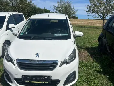 Gebraucht Peugeot 108 Active 69 PS (50 kW) 2015 Weiß Kleinwagen