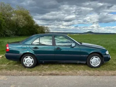 Gebraucht Mercedes C180 Classic 122 PS (89 kW) 1996 Grün Limousine