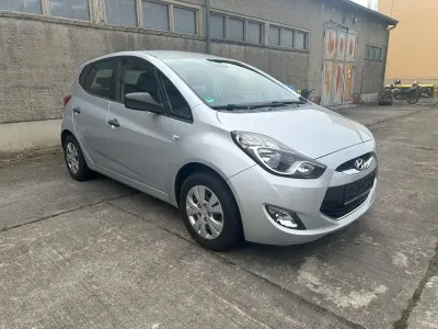 Gebraucht Hyundai ix20 Style 90 PS (66 kW) 2012 Silber Kleinwagen