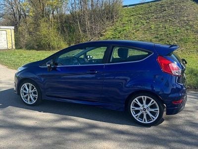 Usata Ford Fiesta Titanium 101 CV (74 kW) 2015 Blu Utilitaria