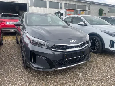 Neu Kia XCeed Vision 150 PS (110 kW) 2025 Grau SUV