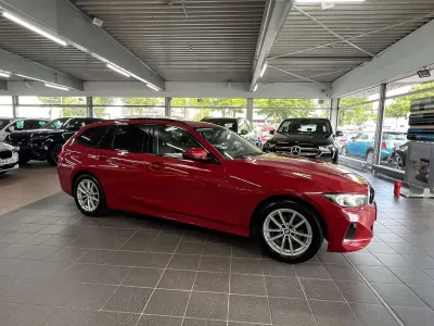 Gebraucht BMW 318 Sport Line 150 PS (110 kW) 2022 Rot Kombi