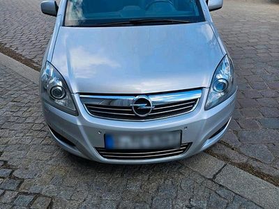 Gebraucht Opel Zafira 110 PS (80 kW) 2010 Silber Van / Kleinbus