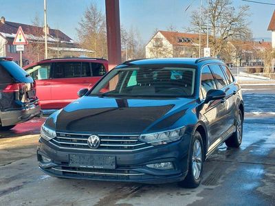 Grau Gebraucht 2023 VW Passat Business Kombi | 21.900 € (Fairer Preis)
