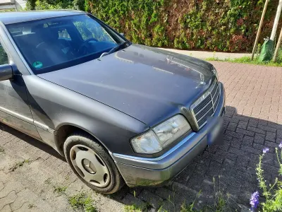 Gebraucht Mercedes C180 Elegance 122 PS (89 kW) 1993 Grau Limousine