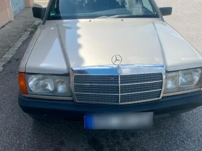 Gebraucht Mercedes 190 118 PS (86 kW) 1988 Gold Limousine