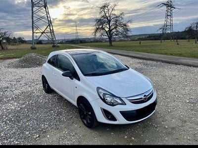 Weiß Gebraucht 2013 Opel Corsa Color Edition Kleinwagen | 5.900 € (Etwas zu teuer)