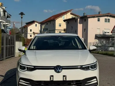 Gebraucht VW Golf VIII Style 204 PS (150 kW) 2022 Weiß Limousine