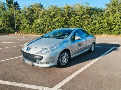 Gebraucht Peugeot 307 CC 109 PS (80 kW) 2007 Silber Cabrio