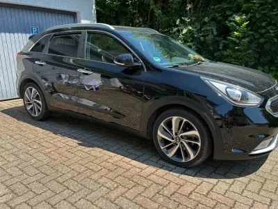 Gebraucht Kia Niro Spirit 141 PS (103 kW) 2016 Schwarz SUV