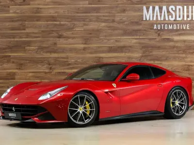 Second-hand Ferrari F12 736 CP (541 kW) 2015 Roșu Coupe