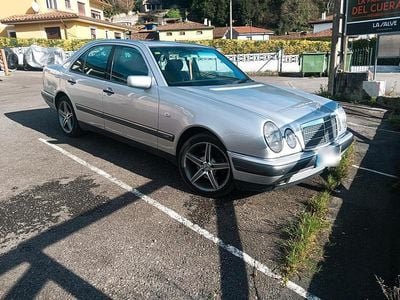 Gebraucht Mercedes E300 177 PS (130 kW) 1999 Grau Limousine
