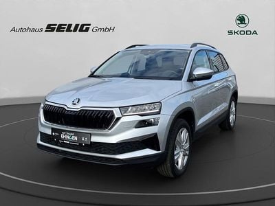 Brilliantsilbermetallic Gebraucht 2024 Skoda Karoq Selection SUV | 29.777 € (Fairer Preis)