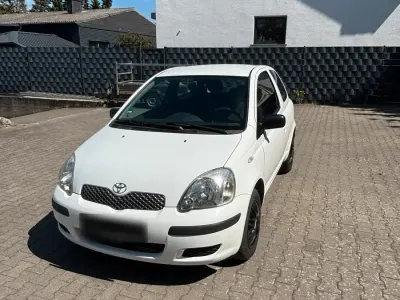 Gebraucht Toyota Yaris 68 PS (50 kW) 2005 Weiß Kleinwagen