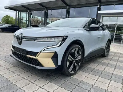 Używany Renault Megane E-Tech Iconic 160 kW (218 KM) 2022 Czarny Sedan/Limuzyna