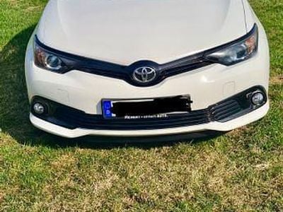 Second-hand Toyota Auris Team 116 CP (85 kW) 2018 Alb Berlinǎ