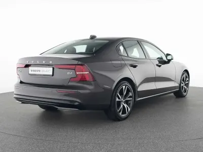 Gebraucht Volvo S60 145 PS (106 kW) 2023 Limousine