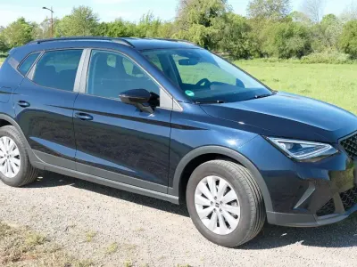 Usado Seat Arona 110 HP (80 kW) 2022 Azul SUV
