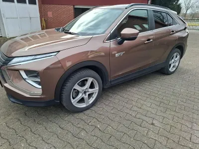 Używany Mitsubishi Eclipse Cross Basis 188 KM (138 kW) 2022 Brązowy SUV