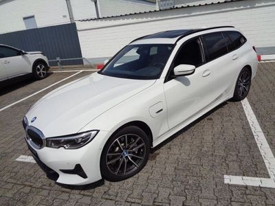 BMW 330e