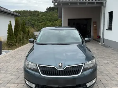 Gebraucht Skoda Rapid 90 PS (66 kW) 2015 Grau Kleinwagen