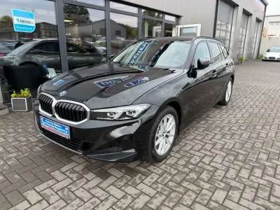 Gebraucht BMW 320 190 PS (139 kW) 2023 Saphirschwarz Kombi