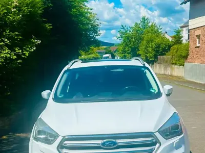 Gebraucht Ford Kuga 182 PS (133 kW) 2019 Weiß SUV