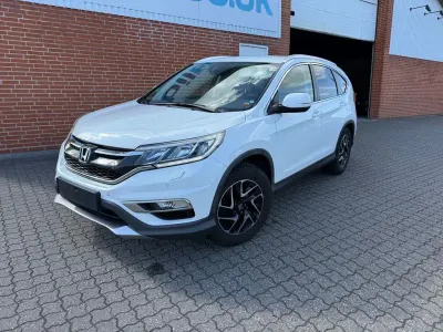 Käytetty Honda CR-V Elegance 120 HP (88 kW) 2017 Valkoinen Katumaasturi