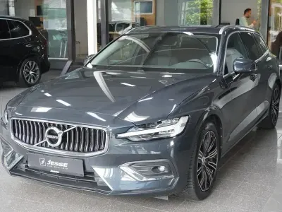 Gebraucht Volvo V60 Inscription 150 PS (110 kW) 2019 Grau Kombi