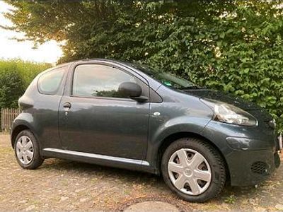 Gebraucht Toyota Aygo 68 PS (50 kW) 2009 Grau Kleinwagen