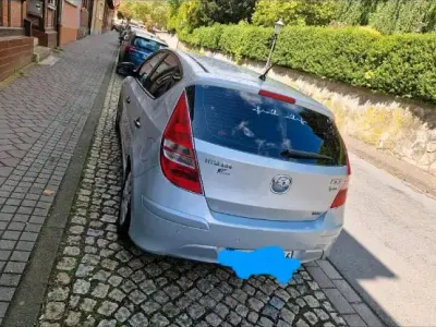 Gebraucht Hyundai i30 105 PS (77 kW) 2010 Grau Kombi