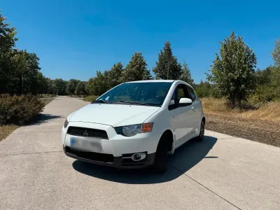 Gebraucht Mitsubishi Colt 95 PS (69 kW) 2012 Weiß Kleinwagen